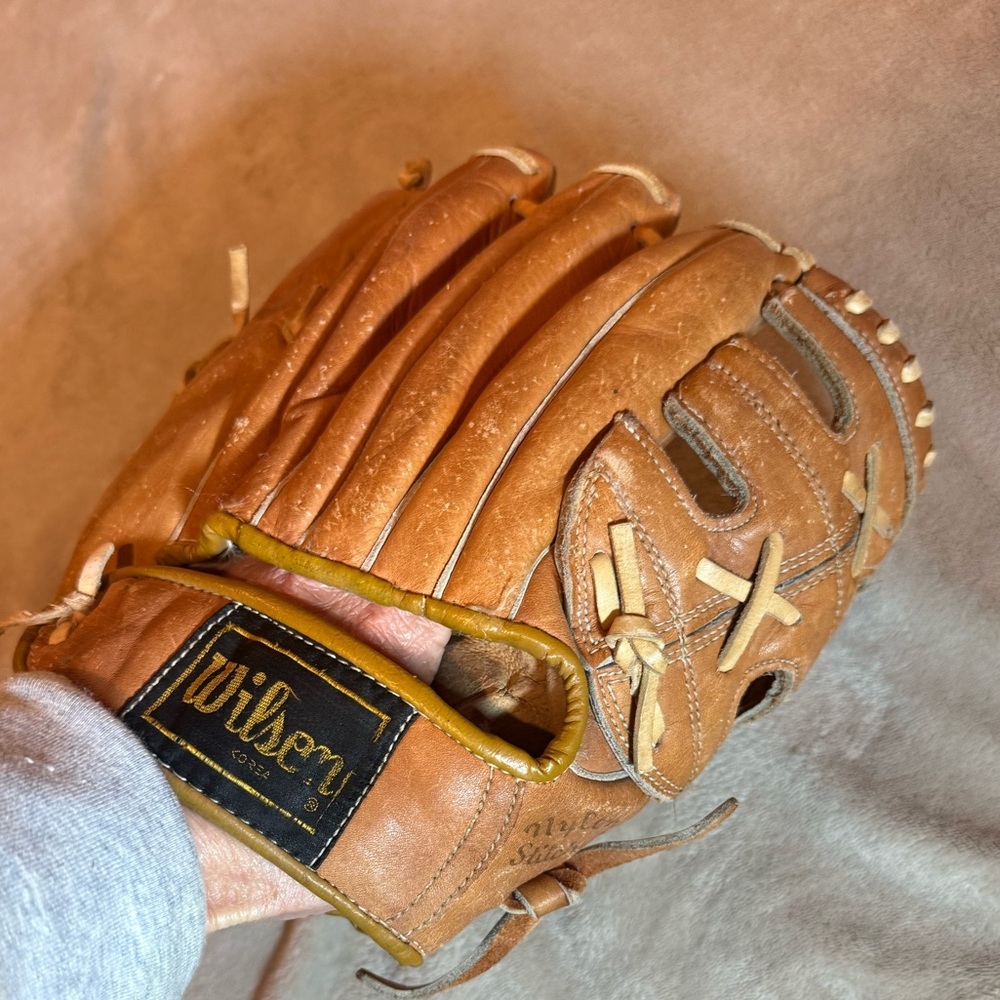 2/$30 Vtg. Wilson Doug Rader Autograph RH throw leather baseball glove